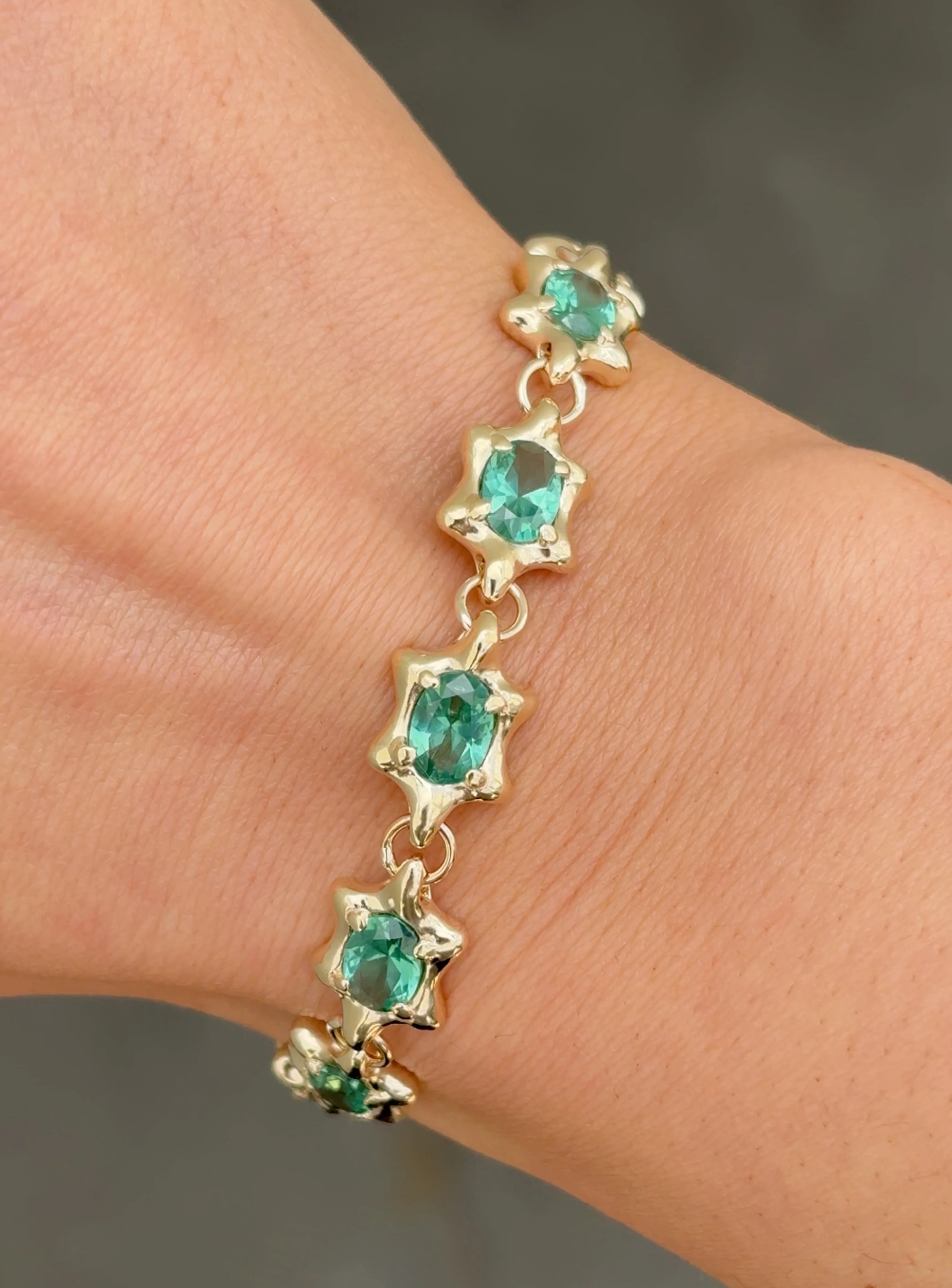 6 Point Gem Bracelet Gold - Image 5